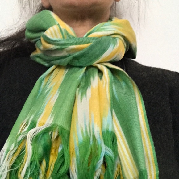 Tribal green yellow Uzbek pattern linen scarf - Picture 4 of 5